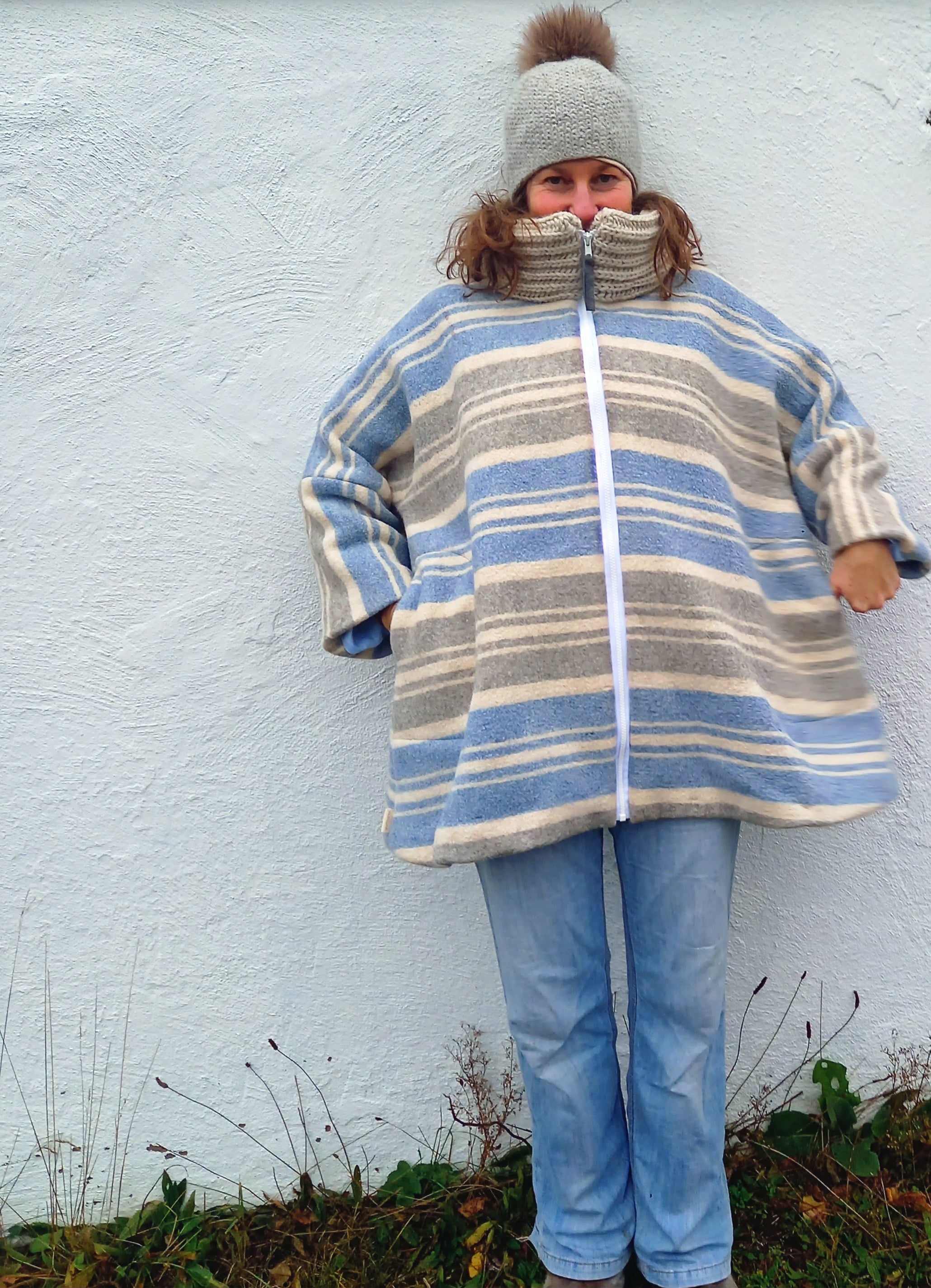 Cefalù jacket close-up of vintage Palermo blanket fabric and blue damask lining
